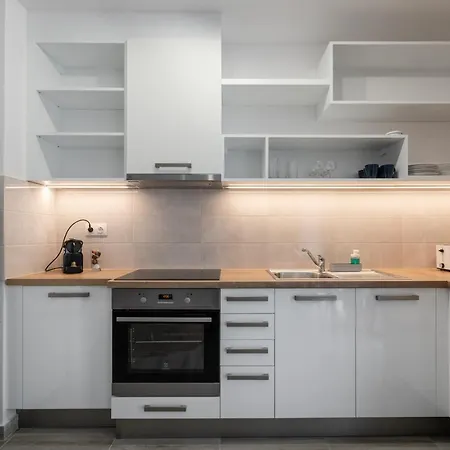 Szabolcs Apartment *
