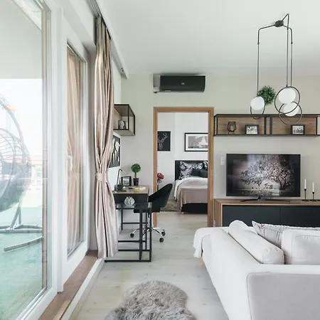 Downtown Penthouse Apartment *