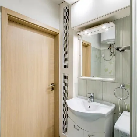 Karolyi Street - Central Location Quiet Place 2ppl Apartment