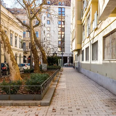Апартаменты Karolyi Street - Central Location Quiet Place 2ppl *