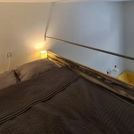 Apartment Modern Stylish 2 Bedroom *