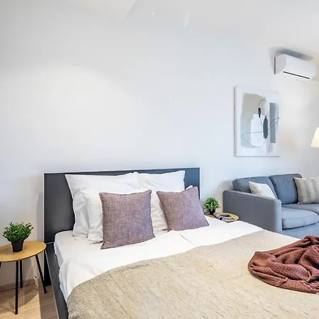 Apartment Two Bedroom In Jewish Quarter