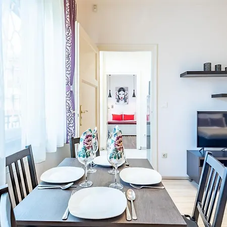 Two Bedroom In Jewish Quarter Apartment