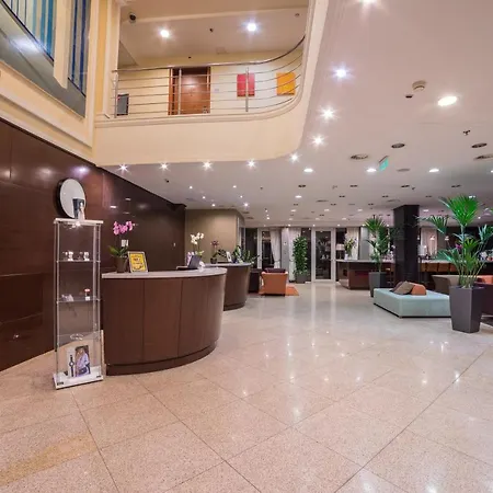 Lion's Garden מלון 4*
