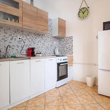 Very Central 1-br Apt With Patio Apartamento