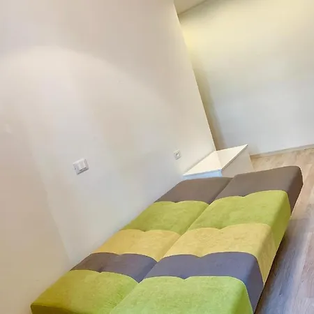Apartment Vivi 2 *