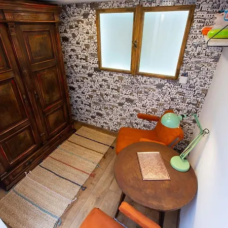 Premium By Hi5 - Style At The Comedy Theater Apartment Budapest