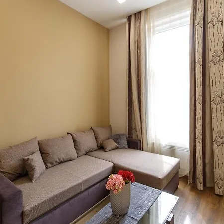 A37 Awesome Apartment