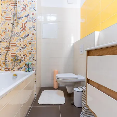 Apartment Modern & Newly Built With Private Garage Budapest