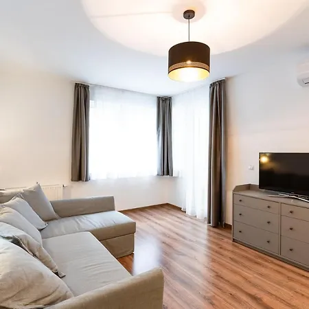 Modern & Newly Built With Private Garage *