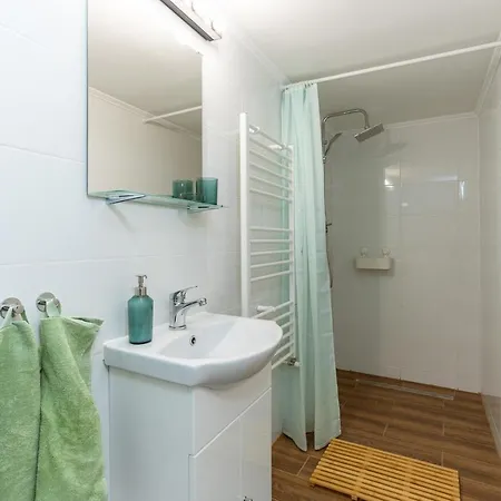 Stylish 2-bedroom In Budapest
