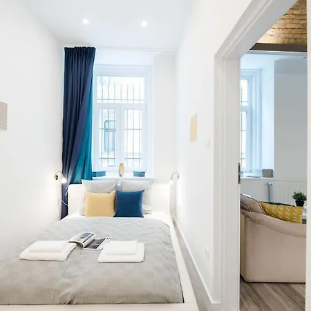 Apartment Newly Refurbished At Superb Location Budapest