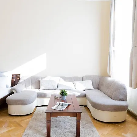 Central Bright And Spacious With 3 *