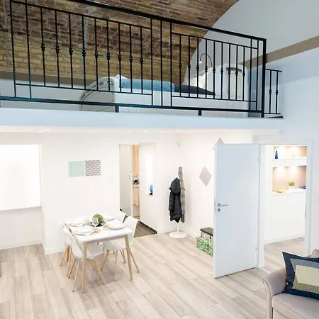Newly Refurbished At Superb Location Apartment Budapest