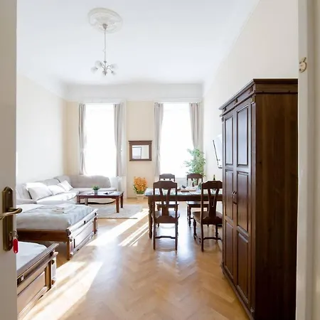 Central Bright And Spacious With 3 Apartment Budapest