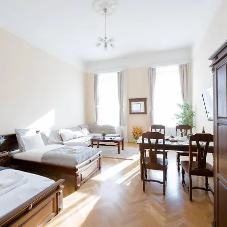 Central Bright And Spacious With 3 Apartment Budapest