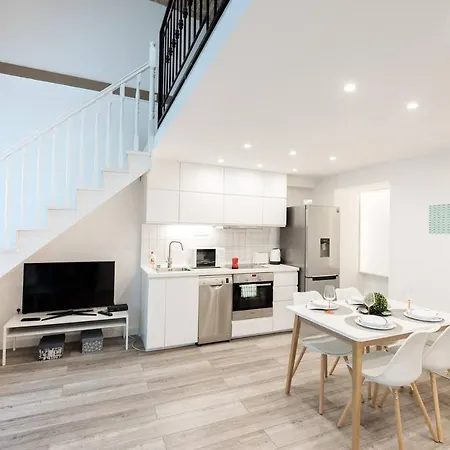 Newly Refurbished At Superb Location Apartment *