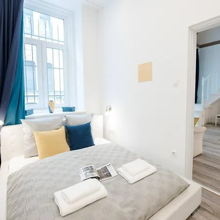 Apartment Newly Refurbished At Superb Location