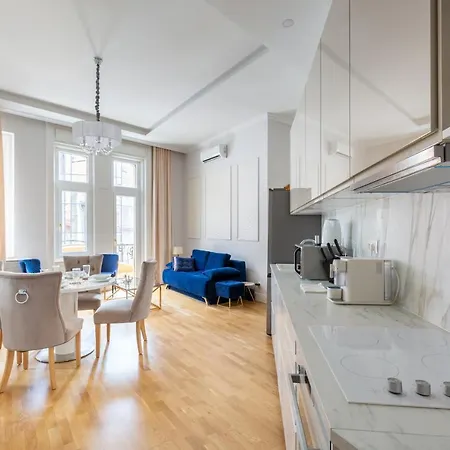 Designer Luxury In The Jewish Quarter *