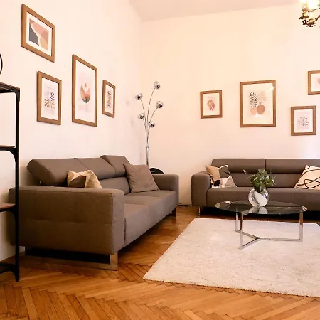 Contemporary Vaci Utca Apartment