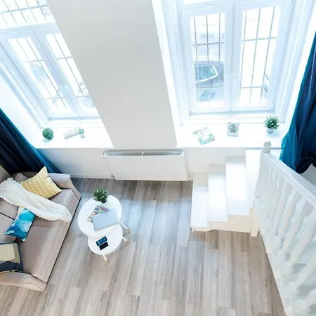 Apartment Newly Refurbished At Superb Location *