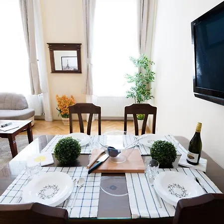 Central Bright And Spacious With 3 Apartment Budapest