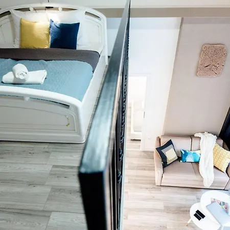 Newly Refurbished At Superb Location Budapest