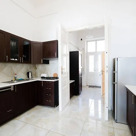 Central Bright And Spacious With 3 * Budapest