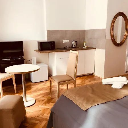 Downtown Apartment *