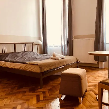 Downtown Apartment *