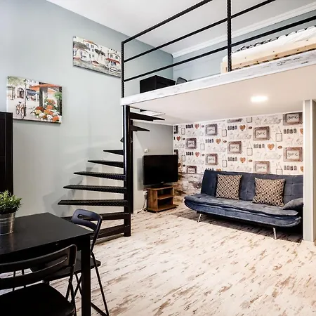 Hungarian Rebelian With Ac Apartmán Budapešť