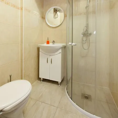 Heroes Square & City Park Thermals Apartment *