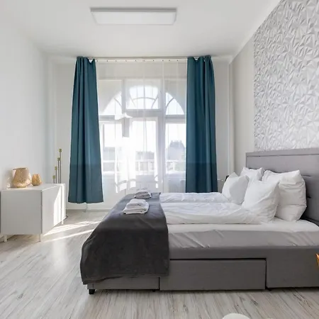 Designer On The Broadway W 2br, Ac And Panorama Balcony * Budapest