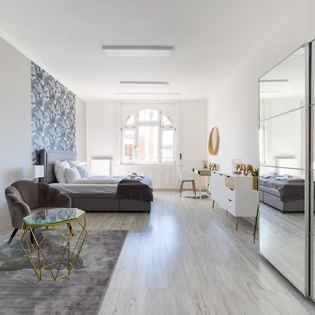 Designer On The Broadway With 2br And Ac Apartment *