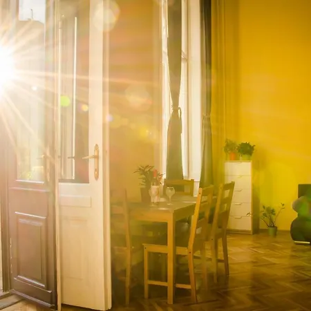 Hostel Vigszinhaz *