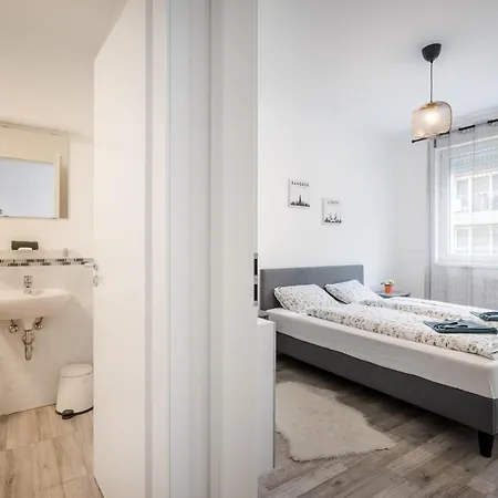 Cosy Close To The Center With Parking Garage * Budapest