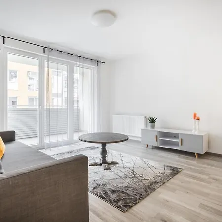 Cosy Close To The Center With Parking Garage Apartment *