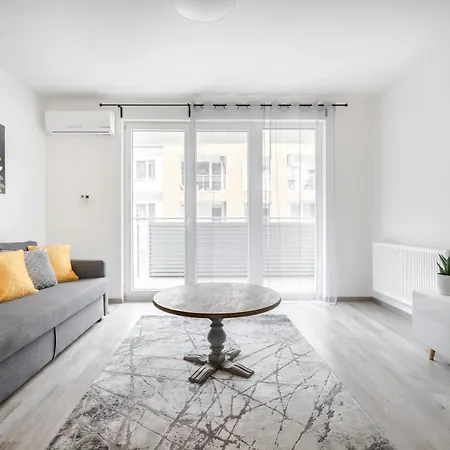 Cosy Close To The Center With Parking Garage