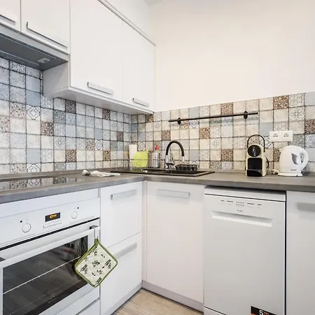 Cosy Close To The Center With Parking Garage