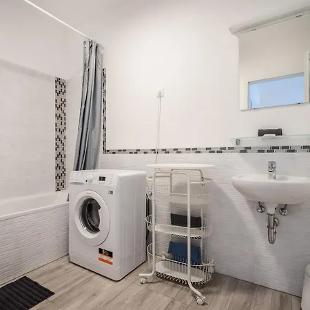 Cosy Close To The Center With Parking Garage Apartment Budapest