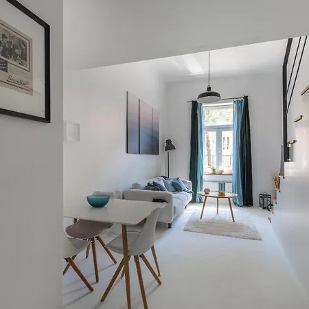 Black And White Apartment *