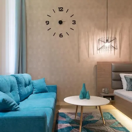 Colton Paulay Apartman *
