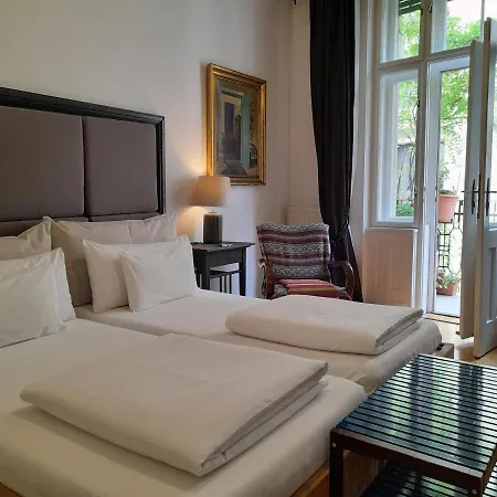 3 Bedrooms Suite, 2 Bathrooms, Balcony At Opera Apartment Budapest