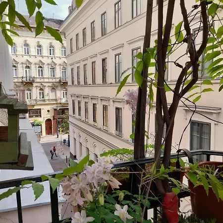Apartment 3 Bedrooms Suite, 2 Bathrooms, Balcony At Opera *