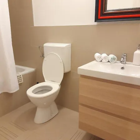 3 Bedrooms Suite, 2 Bathrooms, Balcony At Opera * Budapest
