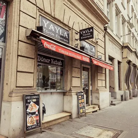 Апартаменты Newly Refurbished At Superb Location *