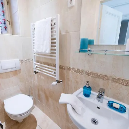 Central Bright And Spacious With 3 * Budapest