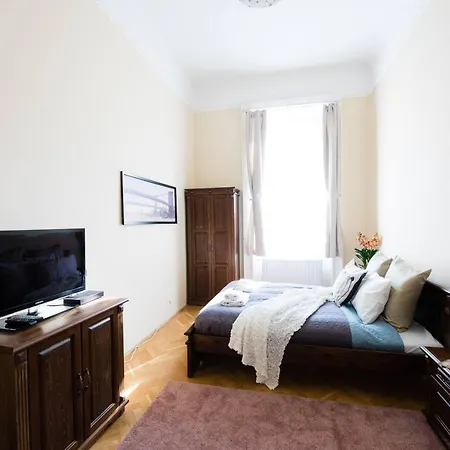 Apartment Central Bright And Spacious With 3 Budapest