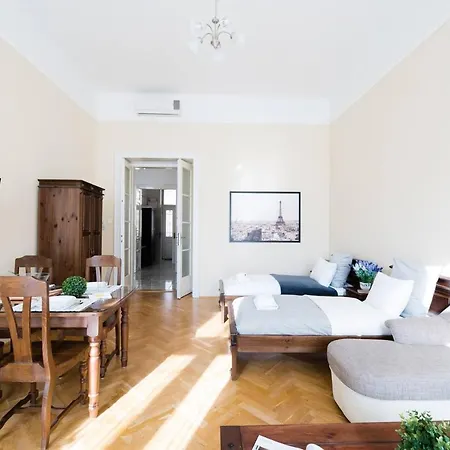 Apartment Central Bright And Spacious With 3 Budapest