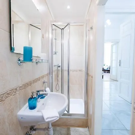 Central Bright And Spacious With 3 Apartment Budapest